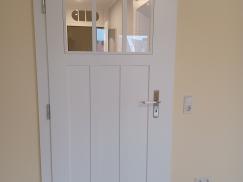 Historische Innentür mit Glasscheibe