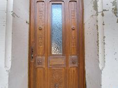 Restaurierte Haustür mit Lichtausschnitt und Oberlicht