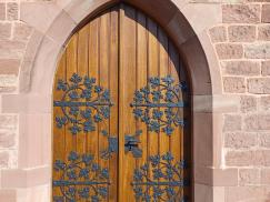 Kirchentor Spitzbogen