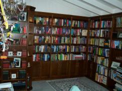 Bücherregal aus Holz 