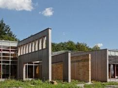 Fensterfront bei Gebäude