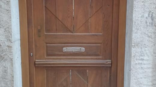 Restaurierung einer Tür in Luxemburg