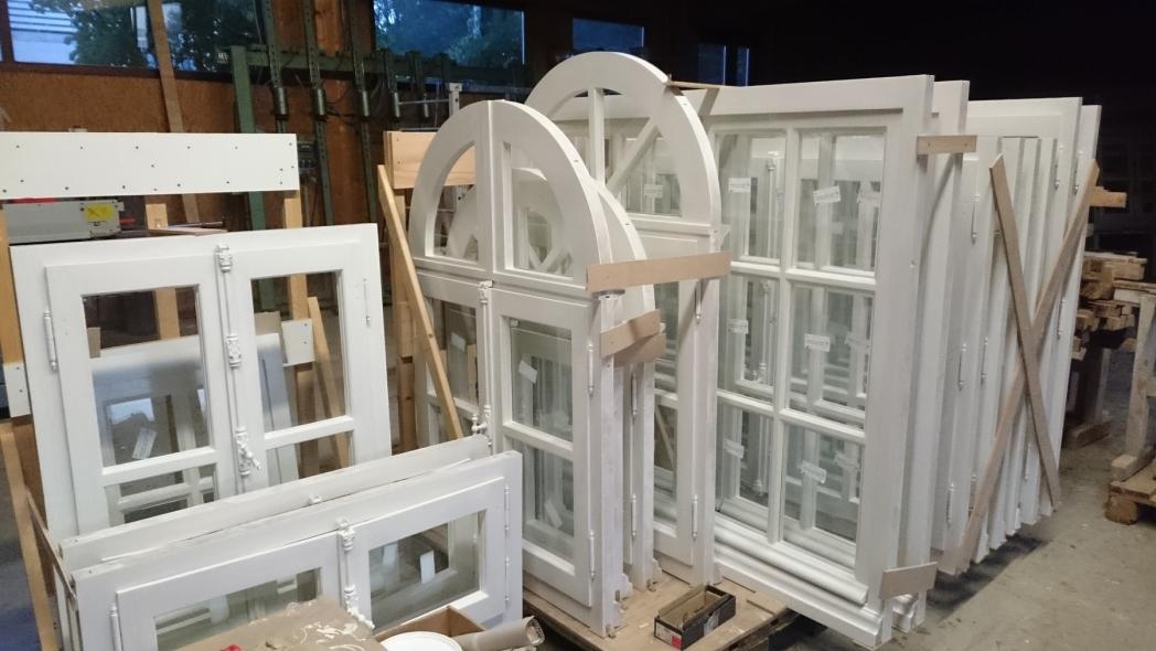 Auslieferung historisch nachgebaute Fenster