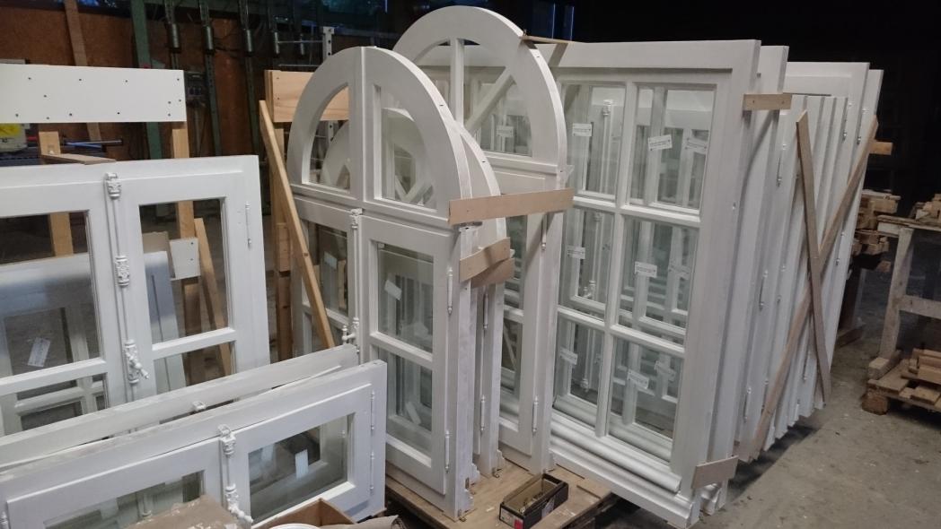 Auslieferung historisch nachgebaute Fenster
