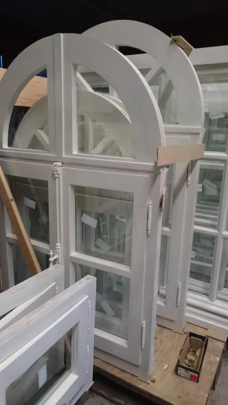 Auslieferung historisch nachgebaute Fenster