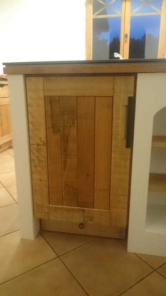 Küchenschrank aus Holz