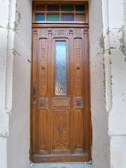 Restaurierte Haustür mit Lichtausschnitt und Oberlicht