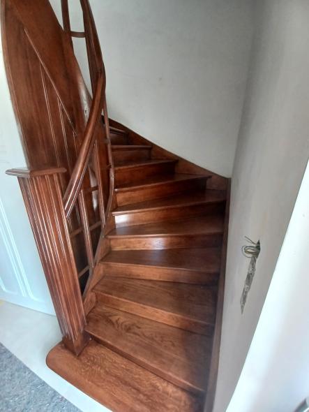 Restaurierte Holztreppe 