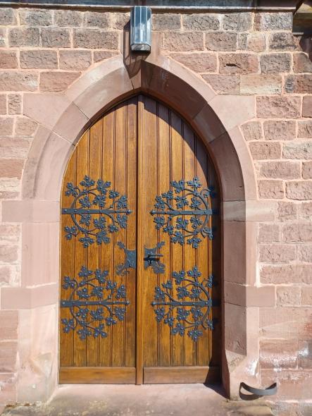 Kirchentor Spitzbogen