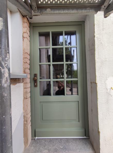 Haustür Nachbau in leichtem grün